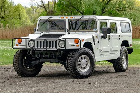 2002 Hummer H1 photo