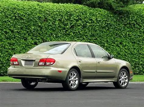 2002 Infiniti I30 photo