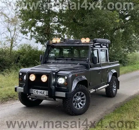 2002 Land rover Defender photo