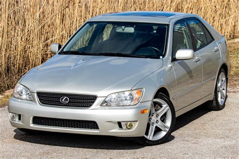 2002 Lexus Is photo