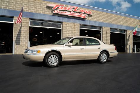 2002 Lincoln Continental photo