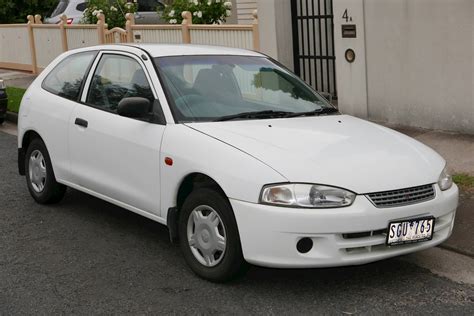 2002 Mitsubishi Mirage photo