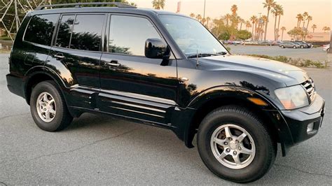 2002 Mitsubishi Montero photo