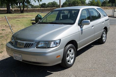 2002 Nissan Altra photo