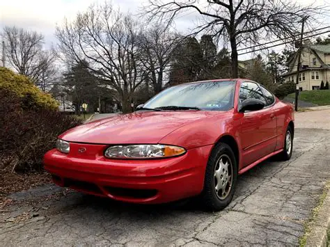 2002 Oldsmobile Alero photo