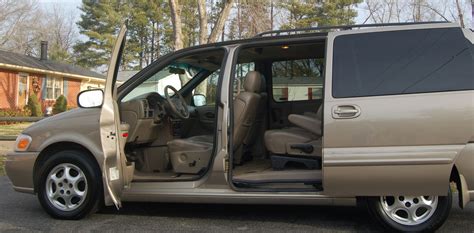 2002 Oldsmobile Silhouette photo