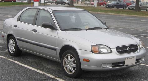 2002 Suzuki Esteem photo