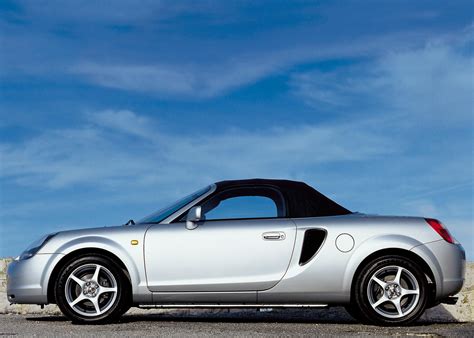 2002 Toyota Mr2 photo