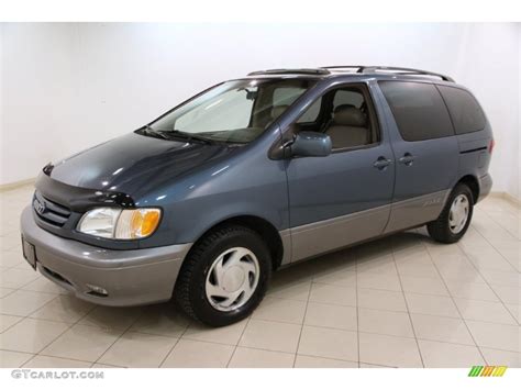 2002 Toyota Sienna photo