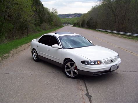 2003 Buick Regal photo