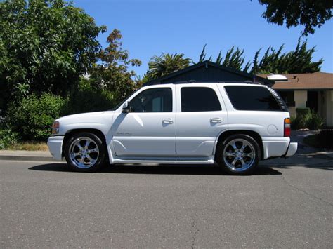 2003 Chevrolet Denali photo