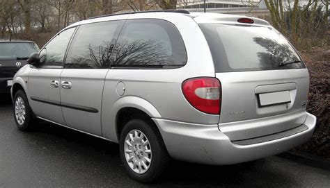 2003 Chrysler Voyager photo