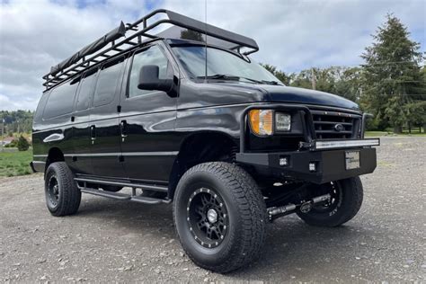 2003 Ford E-350 photo