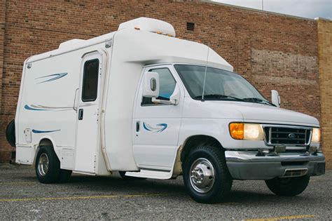 2003 Ford E-450 photo