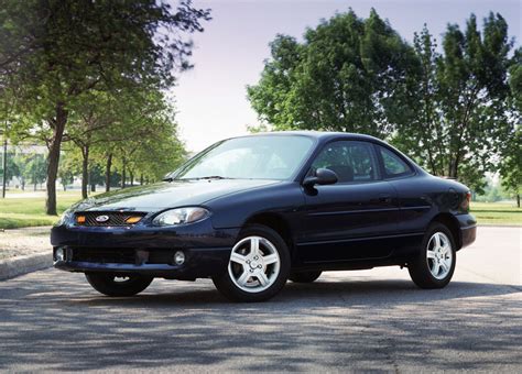 2003 Ford Escort photo