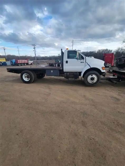 2003 Ford F-650 engine