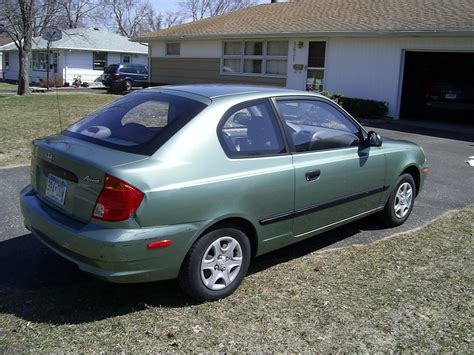 2003 Hyundai Accent photo