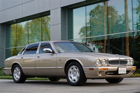 2003 Jaguar Xj8 photo