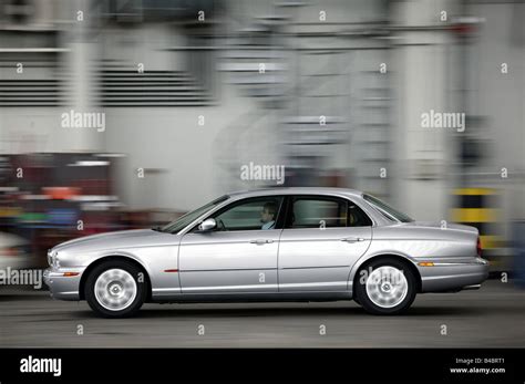 2003 Jaguar Xj8 photo