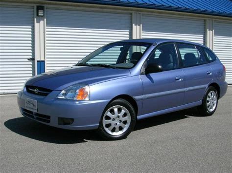 2003 Kia Rio cinco photo