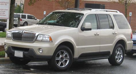 2003 Lincoln Aviator photo