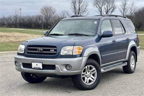 2003 Toyota Sequoia sr5 photo