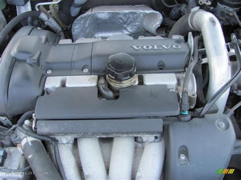 2003 Volvo S40 engine