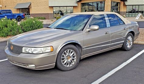 2004 Cadillac Seville photo