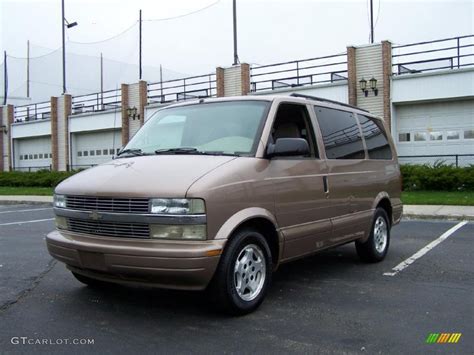 2004 Chevrolet Astro photo