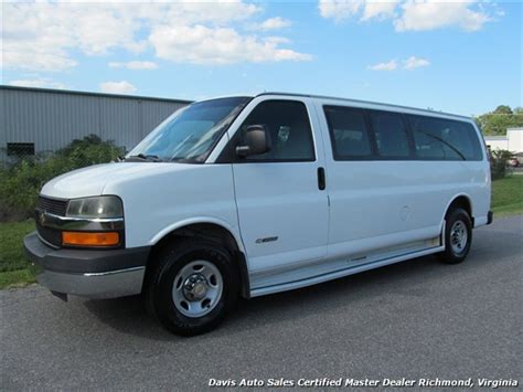 2004 Chevrolet Express 3500 photo