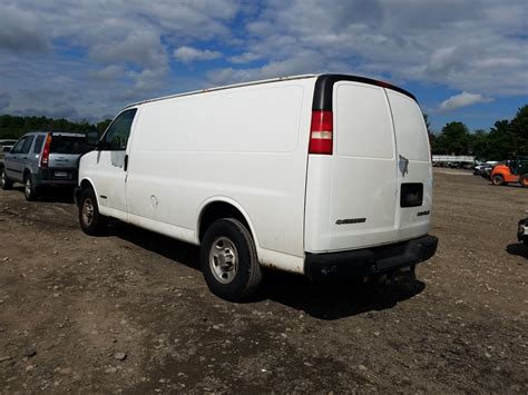 2004 Chevrolet G3500 photo