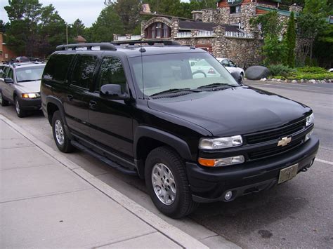 2004 Chevrolet Suburban 1500 photo