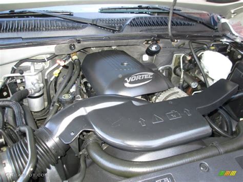 2004 Chevrolet Suburban engine