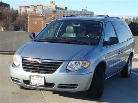 2004 Chrysler Town and country engine