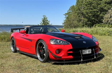 2004 Dodge Viper