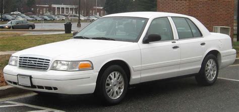 2004 Ford Crown victoria photo