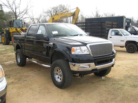 2004 Ford E-150 photo