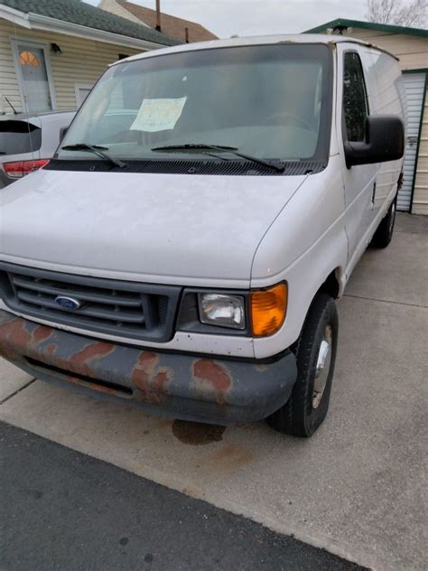 2004 Ford E-350