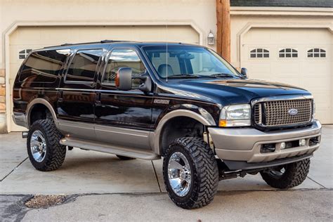 2004 Ford Excursion photo