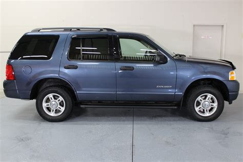 2004 Ford Explorer photo