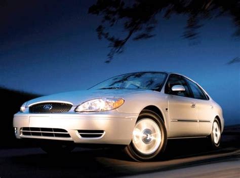 2004 Ford Taurus photo