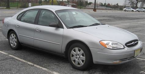 2004 Ford Taurus photo