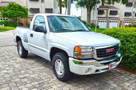 2004 Gmc Sierra classic photo