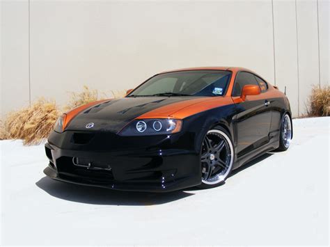 2004 Hyundai Tiburon photo