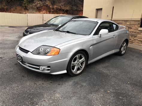 2004 Hyundai Tiburon photo