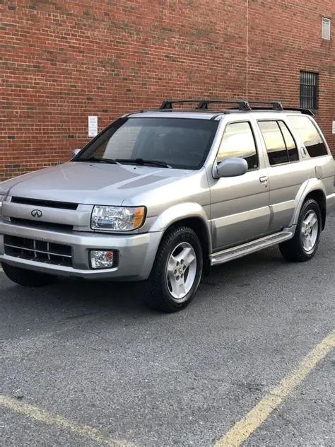 2004 Infiniti Qx4 photo