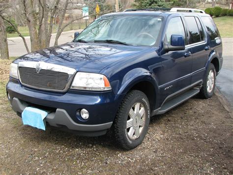 2004 Lincoln Aviator photo