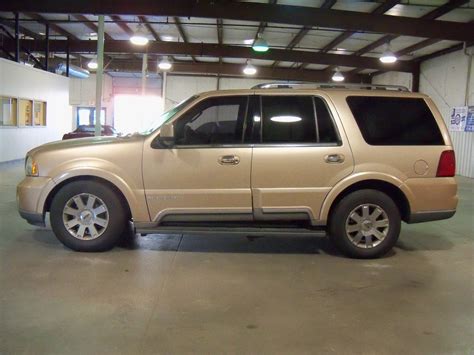 2004 Lincoln Navigator photo