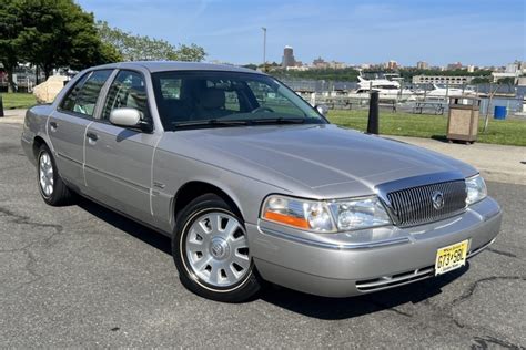 2004 Mercury Grand marquis photo