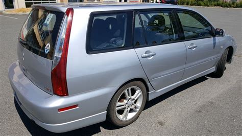 2004 Mitsubishi Lancer wagon photo